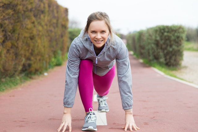 woman ready to sprint.