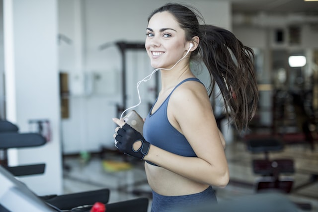 girl running on treadmill in gym.